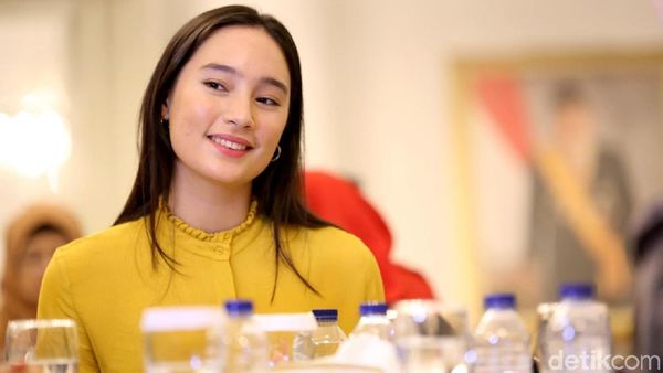 Senyum Manis Tatjana Saphira