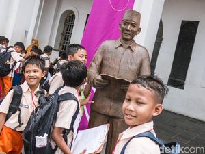 Wow! Banyak Patung Soekarno di Kota Tua Wow! Banyak Patung Soekarno di Kota Tua