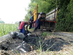 Barang Bukti Limbah Batu Bara Bakar Kaki 5 Warga Dibersihkan, Ada Apa Barang Bukti Limbah Batu Bara Bakar Kaki 5 Warga Dibersihkan, Ada Apa