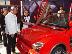 Ridwan Kamil Soal Mobil Listrik Itenas: Ngageleser