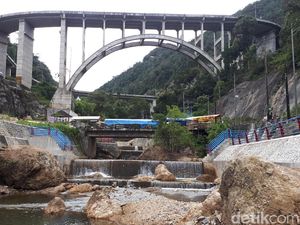 Singgah Sejenak di Kelok 9 Nan Indah di Sumbar