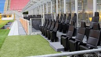 Stadion San Siro sudah melahirkan sangat banyak bintang sepak bola Italia dan dunia. Sejumlah tim besar Eropa dan Dunia juga pernah tumbang di sini. Dini hari tadi, Stadion San Siro yang berkapasitas 80 ribu penonton itu menjadi saksi bisu terkuburnya mimpi Italia melaju ke Piala Dunia Rusia 2018.