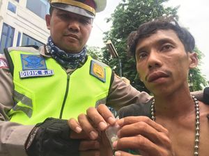 Kabur Saat Razia, Pria Ini Ternyata Bawa Obat Penenang
