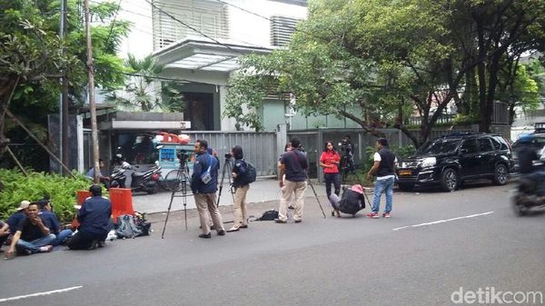 Foto: Suasana Rumah Novanto Pagi Ini, Setelah Penggeledahan 5 Jam