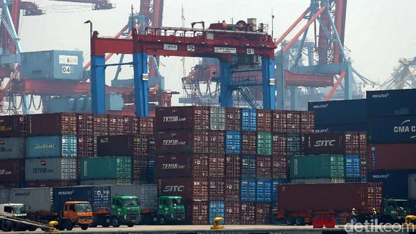 Neraca Dagang RI Surplus US$ 900 Juta di Oktober 2017