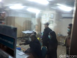 Penyidik KPK Masuk Ruang IGD RS Medika Tempat Novanto Dirawat