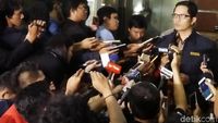 Foto: KPK Umumkan Surat Penangkapan Setya Novanto