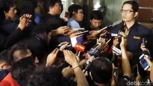 Foto: KPK Umumkan Surat Penangkapan Setya Novanto