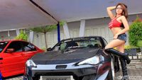 Angela Lorenza dan Mobil Modif