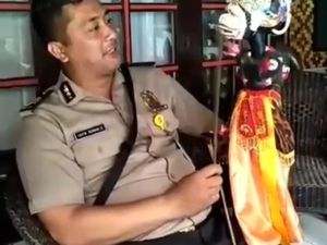 Viral Video Polisi Garut Mahir Mendalang Viral Video Polisi Garut Mahir Mendalang