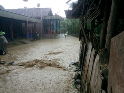 Banjir Bandang Terjang Dua Kecamatan di Bojonegoro