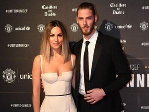 Parade WAGS dan Pemain MU dalam Malam Amal di Old Trafford