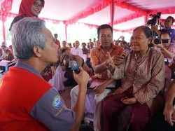 Bertemu Ganjar, Nenek Parti Minta Kompor dan Minyak