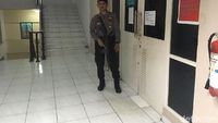 Pintu Depan Kamar Novanto di RS Medika Dijaga Polisi Bersenjata