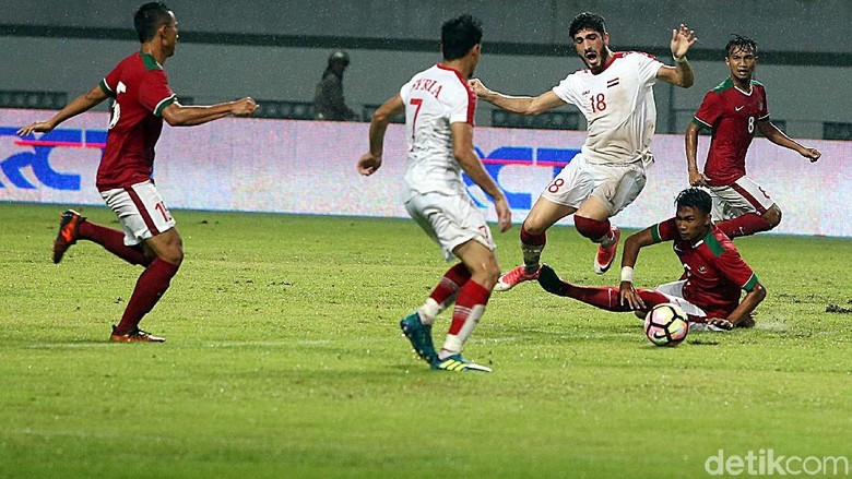 Timnas Kebobolan Tiga Gol Akibat Keragu raguan di Lini Pertahanan