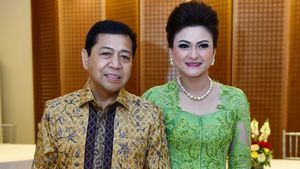 Foto: Gaya Rambut Sasak Tinggi Istri Setya Novanto yang Cetar