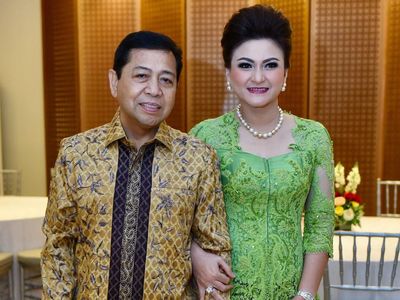 Foto: Gaya Rambut Sasak Tinggi Istri Setya Novanto yang Cetar