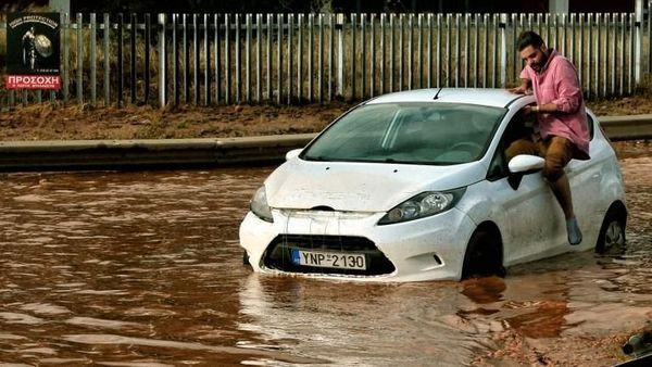 Tewaskan 15 Orang, Begini Dahsyatnya Banjir Bandang di Yunani