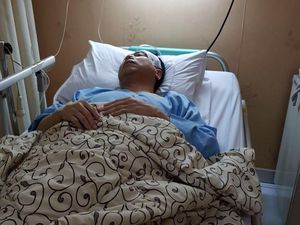 Video: Foto-foto Novanto Diinfus dan Diperban Bertebaran di Medsos