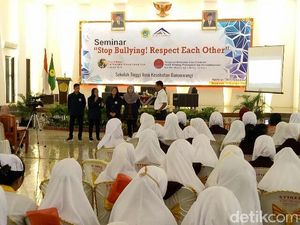 Mahasiswa Banyuwangi Kampanyekan Stop Bullying Mahasiswa Banyuwangi Kampanyekan Stop Bullying