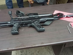 Belajar di Internet, Zulkifli Bikin Senpi Laras Panjang AK 101