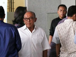 KPK Minta Setya Novanto Serahkan Diri, Ical: Bagusnya Gitu