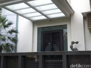 Melihat Lebih Dekat Rumah Mewah Setya Novanto Melihat Lebih Dekat Rumah Mewah Setya Novanto