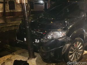Mobil Setya Novanto Tidak Dikawal Saat Kecelakaan Mobil Setya Novanto Tidak Dikawal Saat Kecelakaan