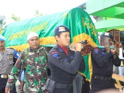 Mengharukan, Pemakaman Bripka Firman Korban Penembakan KKB di Papua