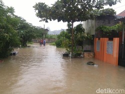 Kebanjiran, Warga Perumahan di Tembalang Semarang Mulai Ngungsi