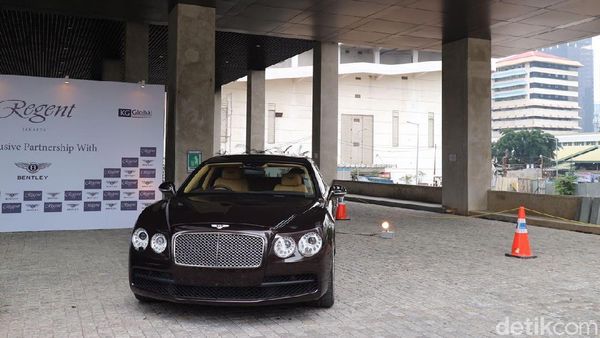 Jalan-jalan ke Mal Naik Bentley Gratis