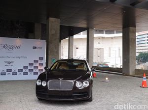 Jalan-jalan ke Mal Naik Bentley Gratis Jalan-jalan ke Mal Naik Bentley Gratis