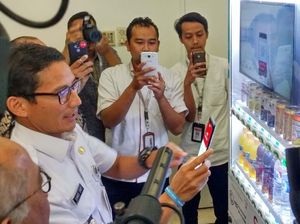 Wagub DKI Sandiaga Uno Jajal Aplikasi JakOne Mobile