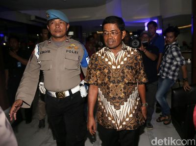 Idrus Marham Jenguk Setya Novanto di RS