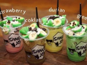 Yang Lagi Nge-hits, Pisang Ijo dengan Aneka Warna dan Topping! Yang Lagi Nge-hits, Pisang Ijo dengan Aneka Warna dan Topping!