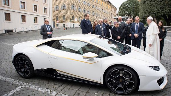 Laku Hampir Rp 12 Miliar, Ini Lamborghini Paus Fransiskus
