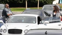 Saat mengendarai mobil mewah Bentley, Mario Balotelli juga pernah mengalami kecelakaan di Manchester. Sang pemain tak mengalami cedera, tapi seorang wanita yang berada bersamanya harus dibawa ke rumahsakit. (manchestereveningnews)