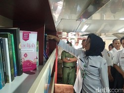 Keren, Gerbong Kereta Api disulap Jadi Klinik dan Perpustakaan