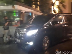 Usai Magrib, 3 Alphard Keluar dari Rumah Novanto