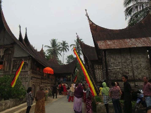 Festival Saribu Rumah Gadang Meriahkan Balapan Tour de Singkarak