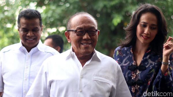 Foto: Novanto Hilang, Ical Datangi KPK