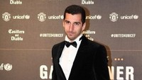 Henrikh Mkhitaryan menghadairi malam amal MU dengan Unicef tanpa pedamping. Dia memang dikabarkan dekat dengan beberapa perempuan, tapi tak pernah mengungkapkan dengan pasti siapa kekasihnya. (Paul Ellis/AFP)