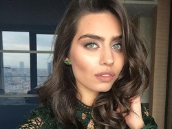 Perkenalkan tunangan Mesut Oezil, Amine Gulse. Kekaskih pemain Arsenal itu merupakan Miss Turki 2014. (Foto: dok. Instagram)