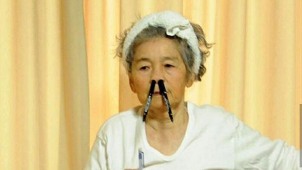 Unik! Nenek Ini Awet Muda berkat Hobi Bikin Foto Lucu