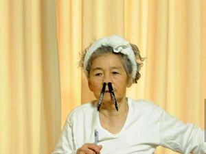 Unik! Nenek Ini Awet Muda berkat Hobi Bikin Foto Lucu