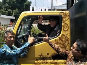 Jelajah 10 Kota, Iwan Fals Kunjungi Sopir Truk