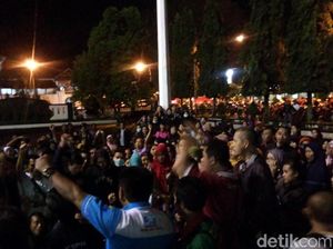 Tanpa Hasil, Buruh Tinggalkan Kantor Bupati Semarang