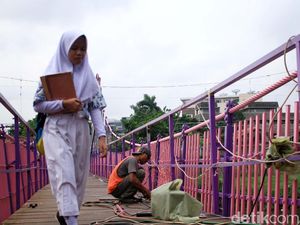 Mirip Rumah Berbie, Jembatan Ini Berwarna Pink dan Ungu