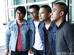 Hingga Detik Ini Jadi Penyeimbang di Atas Panggung untuk The Rain