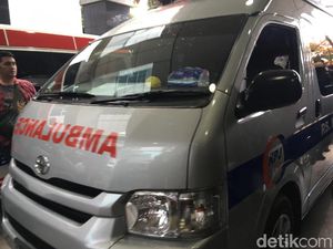 Usai Antar Setya Novanto, Ambulans Tinggalkan RSCM Kencana Usai Antar Setya Novanto, Ambulans Tinggalkan RSCM Kencana